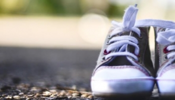 Te contamos cuáles son los mejores zapatos para niños para el verano